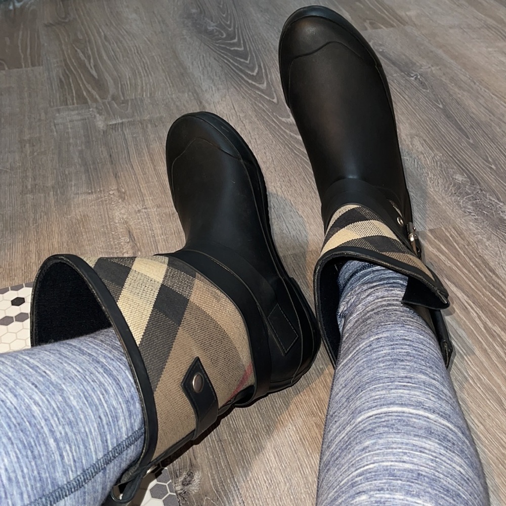 Authentic Burberry Rainboots 8.5 - Picture 10 of 11